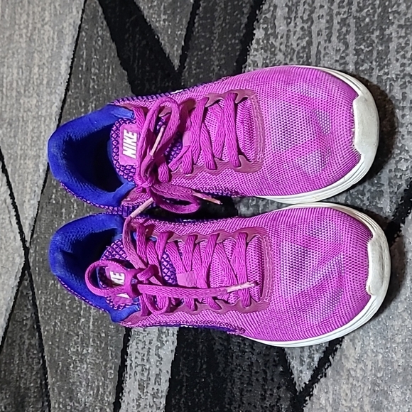 NIKE REVOLUTION 3 SWOOSH LOGO ATHLETIC RUNNING SHOE - Picture 2 of 11